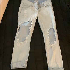 Refuge mom jean ripped on the knees